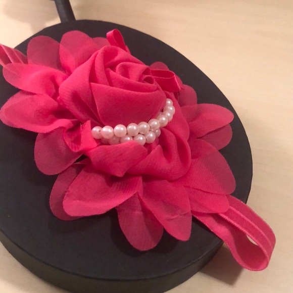 NWOT Set of 5 Pearl and Flower Headband - Picture 3 of 8